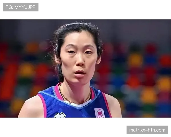朱婷训练完啃馒头那会儿,谁还记得她年薪多少来着? 朱婷训练完啃馒头那会儿,谁还记得她年薪多少来着?